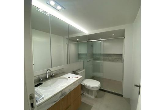 Banheiro de kitnet/studio à venda com 1 quarto, 36m² em Flamengo, Rio de Janeiro