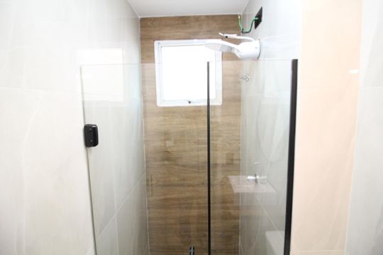 Banheiro de apartamento à venda com 2 quartos, 48m² em Padroeira, Osasco