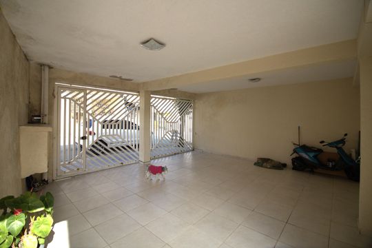 Garagem de casa à venda com 2 quartos, 255m² em Santo Antônio, Osasco