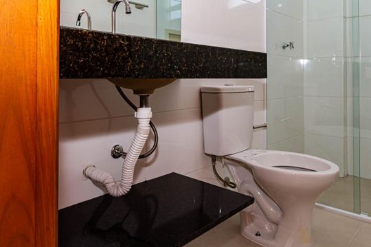Banheiro de casa de condomínio para alugar com 2 quartos, 43m² em Chácara Mafalda, São Paulo