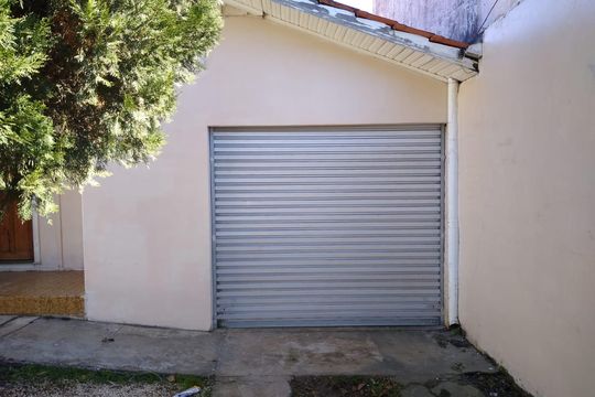 Área externa de casa à venda com 4 quartos, 128m² em Parolin, Curitiba