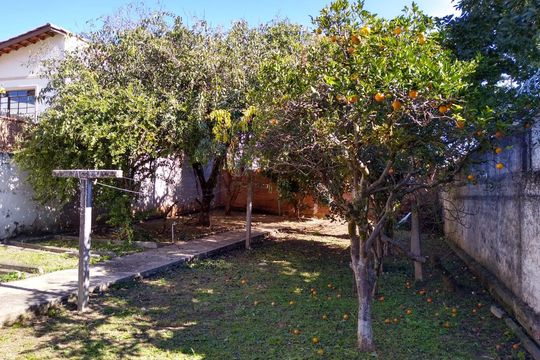 Quintal de casa à venda com 4 quartos, 128m² em Parolin, Curitiba