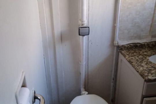 Banheiro social de casa à venda com 4 quartos, 128m² em Parolin, Curitiba