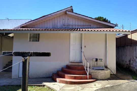 Fachada da casa de casa à venda com 4 quartos, 128m² em Parolin, Curitiba