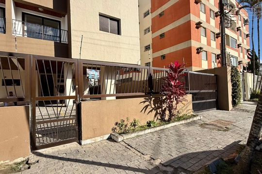Fachada de apartamento para alugar com 2 quartos, 62m² em Jardim Tres Marias, Guarujá