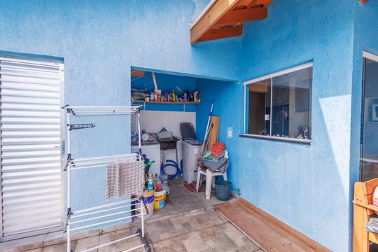Lavanderia de casa para alugar com 3 quartos, 380m² em Piracangaguá, Taubaté