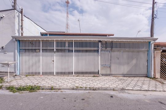 Fachada de casa para alugar com 3 quartos, 380m² em Piracangaguá, Taubaté