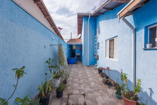 Quintal de casa para alugar com 3 quartos, 380m² em Piracangaguá, Taubaté