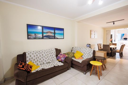 Sala de casa para alugar com 3 quartos, 380m² em Piracangaguá, Taubaté