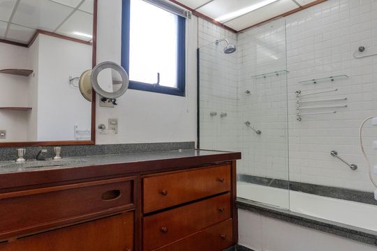 Banheiro de apartamento para alugar com 1 quarto, 40m² em Consolação, São Paulo