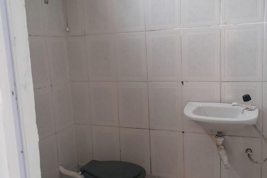 Banheiro de casa para alugar com 1 quarto, 60m² em Vargem Grande, Rio de Janeiro