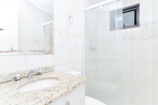 Banheiro Social de apartamento à venda com 3 quartos, 64m² em Gopouva, Guarulhos