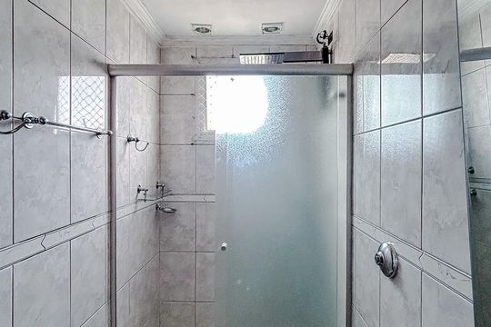 Banheiro de apartamento à venda com 2 quartos, 63m² em Chácara Seis de Outubro, São Paulo