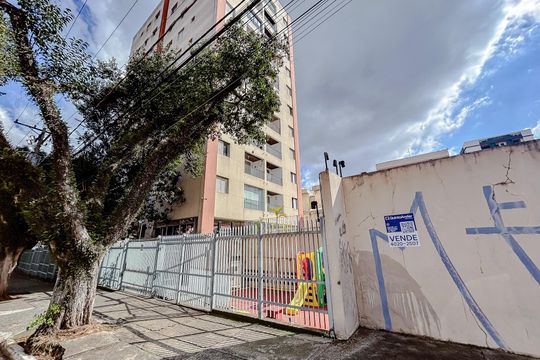Fachada com Plaquinha de apartamento à venda com 2 quartos, 63m² em Chácara Seis de Outubro, São Paulo