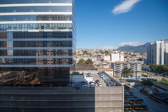 Sala Varanda Vista de apartamento à venda com 2 quartos, 44m² em Santo Cristo, Rio de Janeiro