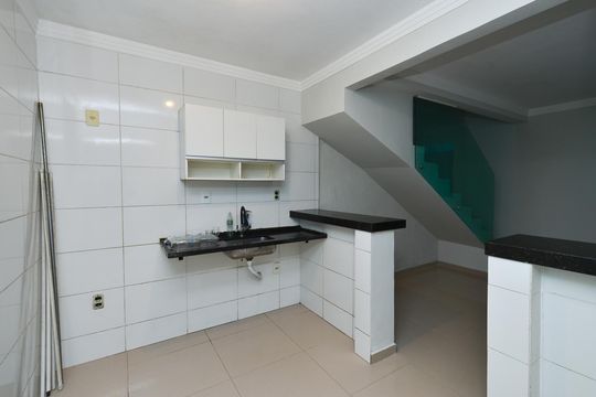 Cozinha de casa para alugar com 2 quartos, 64m² em Santo Andre, Belo Horizonte