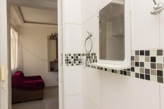Banheiro de apartamento para alugar com 1 quarto, 45m² em Padre Miguel, Rio de Janeiro