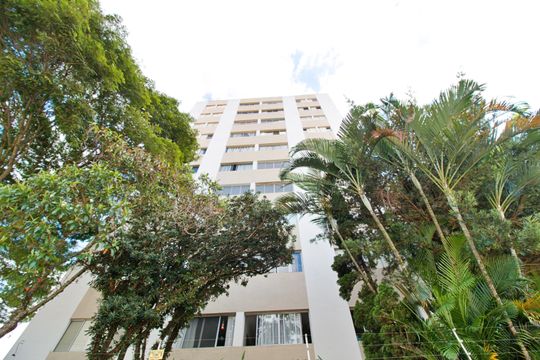 Fachada de apartamento para alugar com 2 quartos, 55m² em Vila Sonia, São Paulo