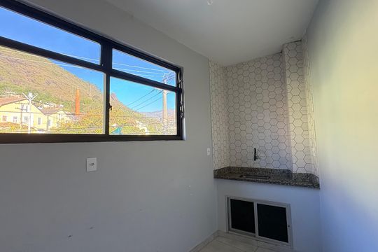 Cozinha de apartamento para alugar com 3 quartos, 70m² em Itamarati, Petrópolis