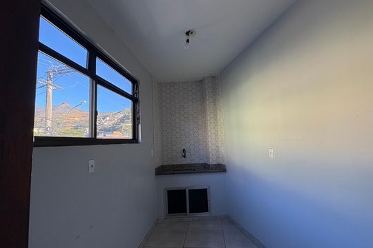 Cozinha de apartamento para alugar com 3 quartos, 70m² em Itamarati, Petrópolis