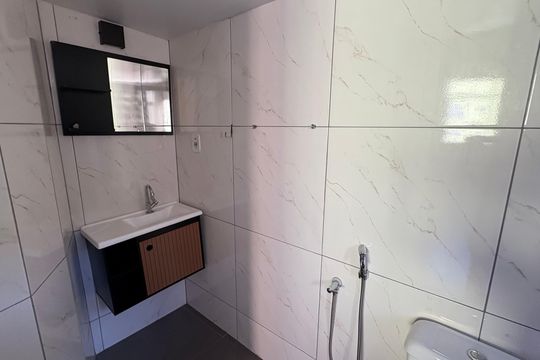Banheiro da Suíte 1 de apartamento para alugar com 3 quartos, 70m² em Itamarati, Petrópolis