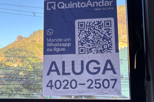 Placa de apartamento para alugar com 3 quartos, 70m² em Itamarati, Petrópolis