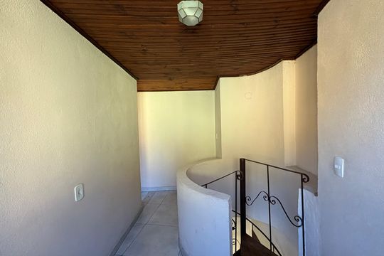 Corredor de apartamento para alugar com 3 quartos, 70m² em Itamarati, Petrópolis