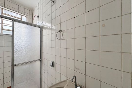 Banheiro de casa para alugar com 1 quarto, 50m² em Jardim Maracana, São Paulo