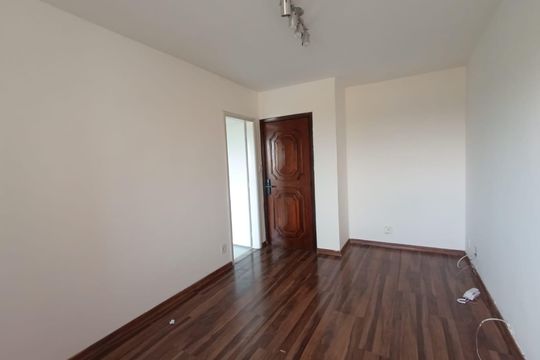 Sala de apartamento para alugar com 2 quartos, 65m² em Comendador Soares, Nova Iguaçu