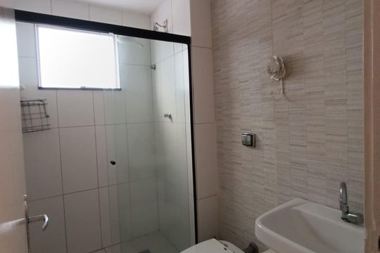 Banheiro de apartamento para alugar com 2 quartos, 65m² em Comendador Soares, Nova Iguaçu