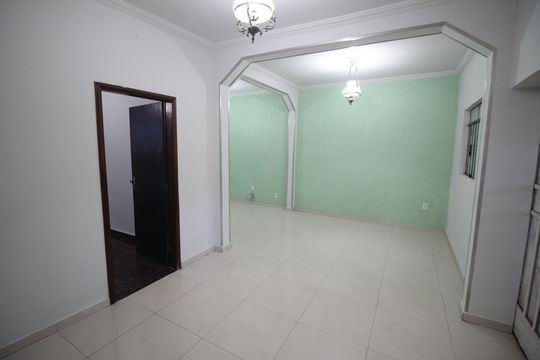 Sala 2 de casa para alugar com 2 quartos, 280m² em Milionários, Belo Horizonte