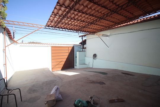 Quintal de casa para alugar com 2 quartos, 280m² em Milionários, Belo Horizonte