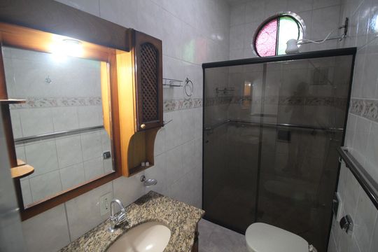 Banheiro de casa para alugar com 2 quartos, 280m² em Milionários, Belo Horizonte