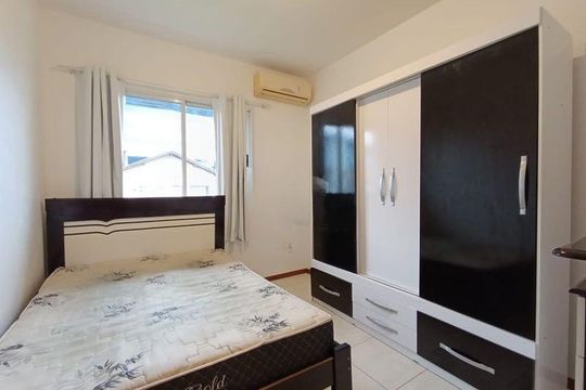 Quarto 2 de apartamento para alugar com 2 quartos, 48m² em Carianos, Florianópolis