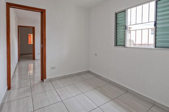 Casa para alugar com 4 quartos, 130m² em Jardim Santo Elias, São Paulo