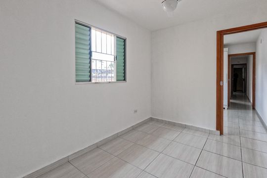Casa para alugar com 4 quartos, 130m² em Jardim Santo Elias, São Paulo