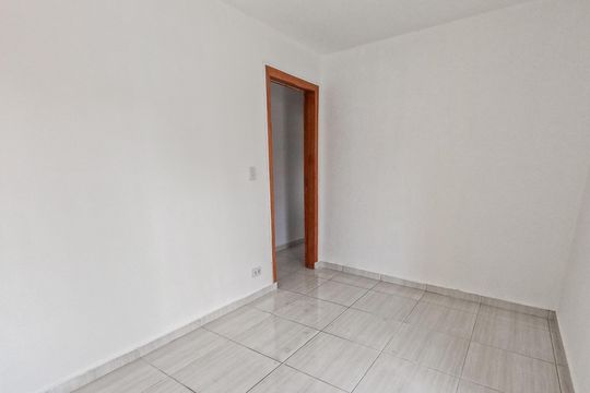 Casa para alugar com 4 quartos, 130m² em Jardim Santo Elias, São Paulo