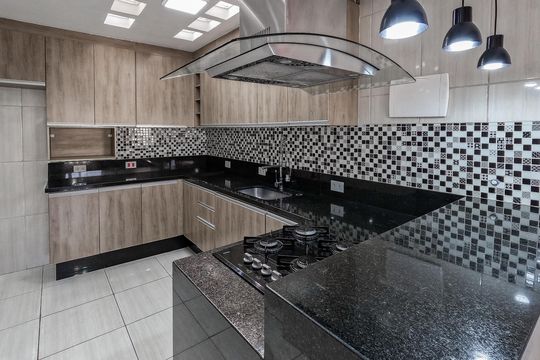 Casa para alugar com 4 quartos, 130m² em Jardim Santo Elias, São Paulo