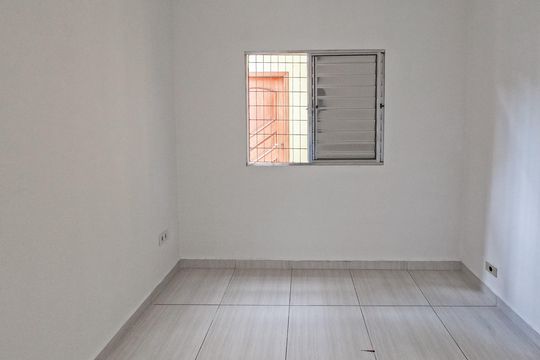 Casa para alugar com 4 quartos, 130m² em Jardim Santo Elias, São Paulo