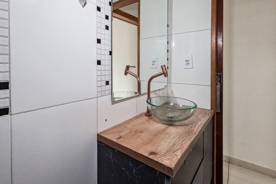 Casa para alugar com 4 quartos, 130m² em Jardim Santo Elias, São Paulo