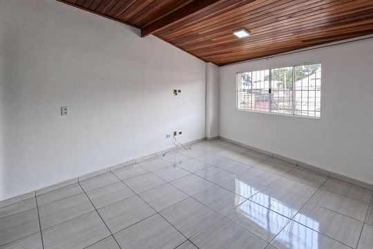 Casa para alugar com 4 quartos, 130m² em Jardim Santo Elias, São Paulo
