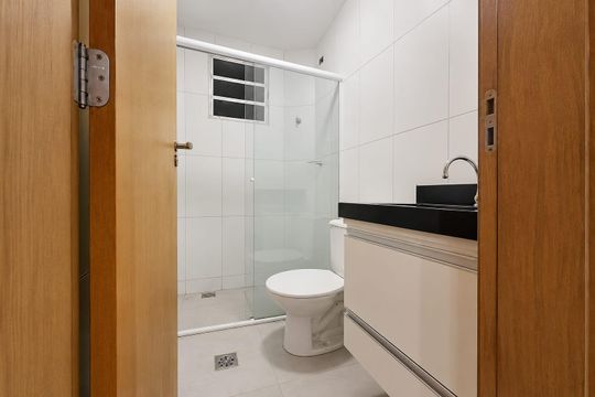Banheiro de apartamento para alugar com 2 quartos, 45m² em Shopping Park, Uberlândia