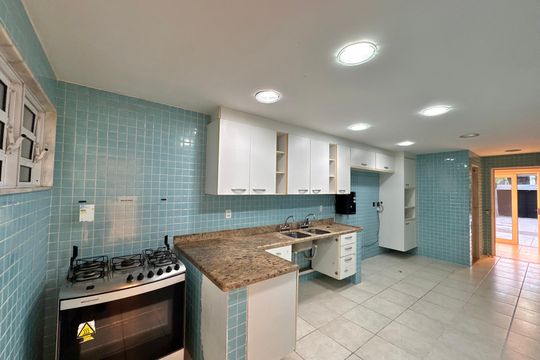 Cozinha de casa de condomínio para alugar com 4 quartos, 420m² em Recreio dos Bandeirantes, Rio de Janeiro