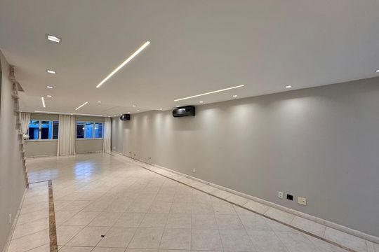 Sala de casa de condomínio para alugar com 4 quartos, 420m² em Recreio dos Bandeirantes, Rio de Janeiro