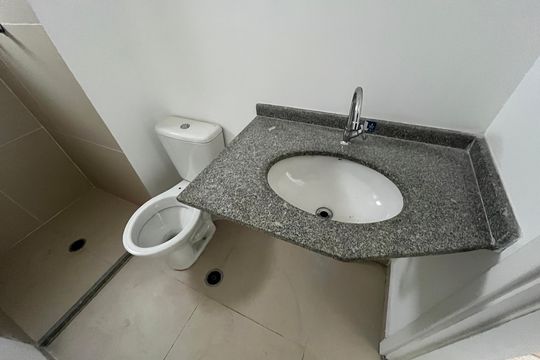 Banheiro de apartamento à venda com 2 quartos, 51m² em Vila Andrade, São Paulo