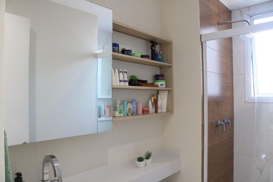Banheiro de apartamento à venda com 2 quartos, 47m² em Parque Industrial Tomas Edson, São Paulo