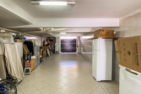 Garagem de casa à venda com 3 quartos, 225m² em Itaquera, São Paulo