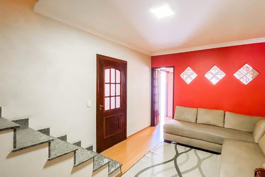 Casa à venda com 3 quartos, 225m² em Itaquera, São Paulo