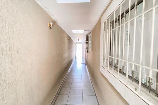 Corredor de casa à venda com 3 quartos, 225m² em Itaquera, São Paulo