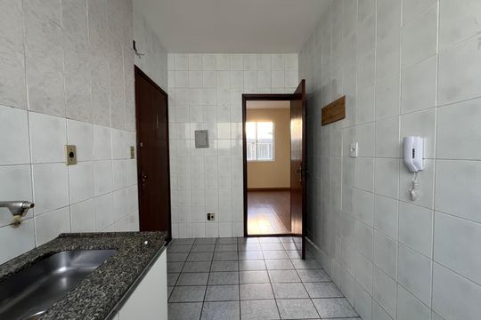 Cozinha de apartamento para alugar com 3 quartos, 80m² em Alípio de Melo, Belo Horizonte